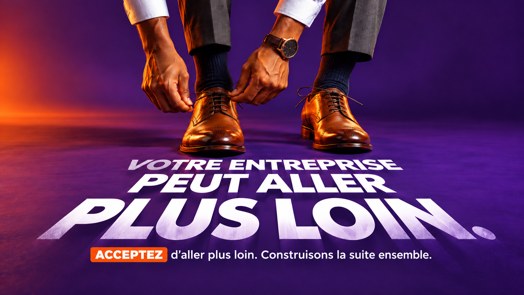 Un dirigeant noir noue ses lacets. Sous ses souliers, le message Votre entreprise peut aller plus loin évoque une marche vers un objectif.